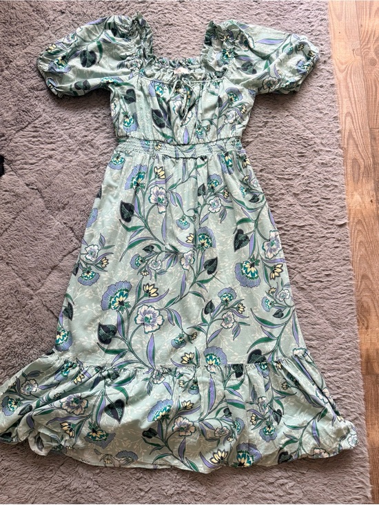 LOFT Dresses & Skirts - LOFT. Floral Puff-Sleeve Midi Dress in Sage Green. SIZE SMALL